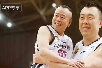 潘长江合影韩德君
