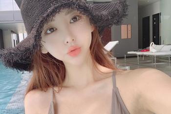 泳装美女身材傲人