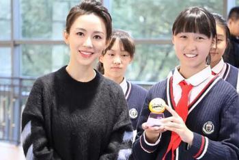 潘晓婷变身体育老师
