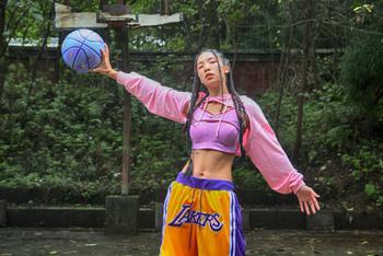 运动博主爱篮球晒美拍