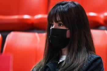 阿的江女儿现场为父亲大哥加油