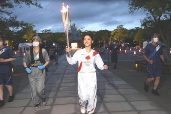 石原里美传递奥运圣火