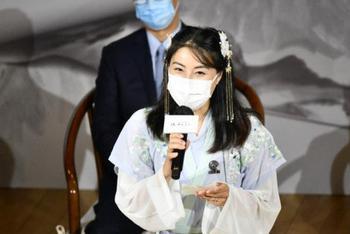 郭晶晶穿汉服亮相