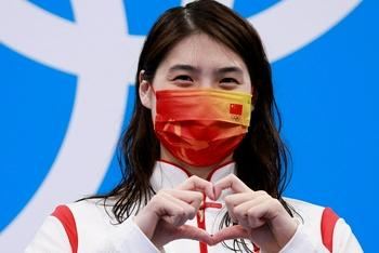 女子200蝶泳张雨霏破纪录夺金