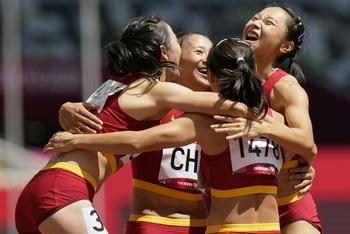 中国队晋级女子4x100米决赛
