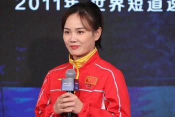 冬奥冠军李坚柔出席活动