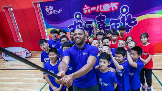 戈登与孩子们自拍