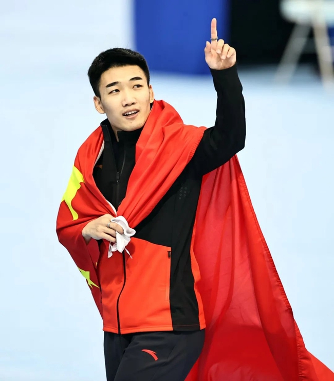 高亭宇在《中国冰雪之夜》将“可爱”进行到底