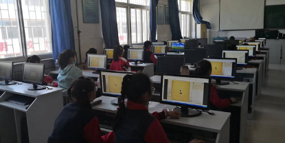 东港里小学赛场