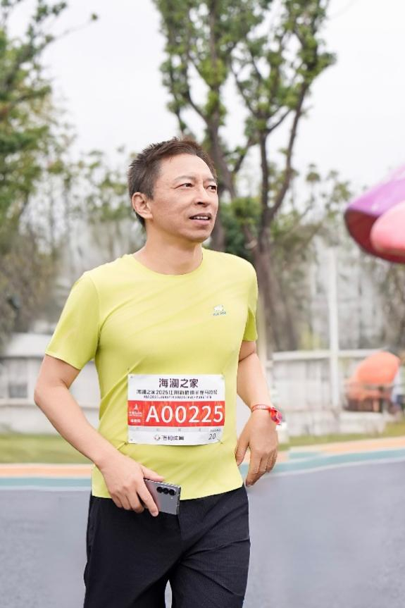 张朝阳完成半马首秀