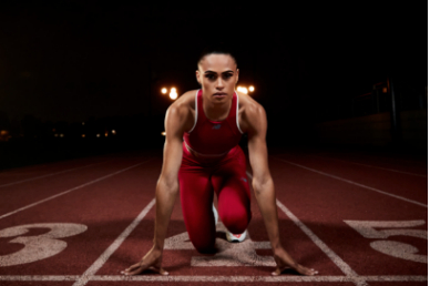 运动员希德妮·麦克劳林（Sydney Mclaughlin）倾力诠释全新FuelCell Prism跑鞋