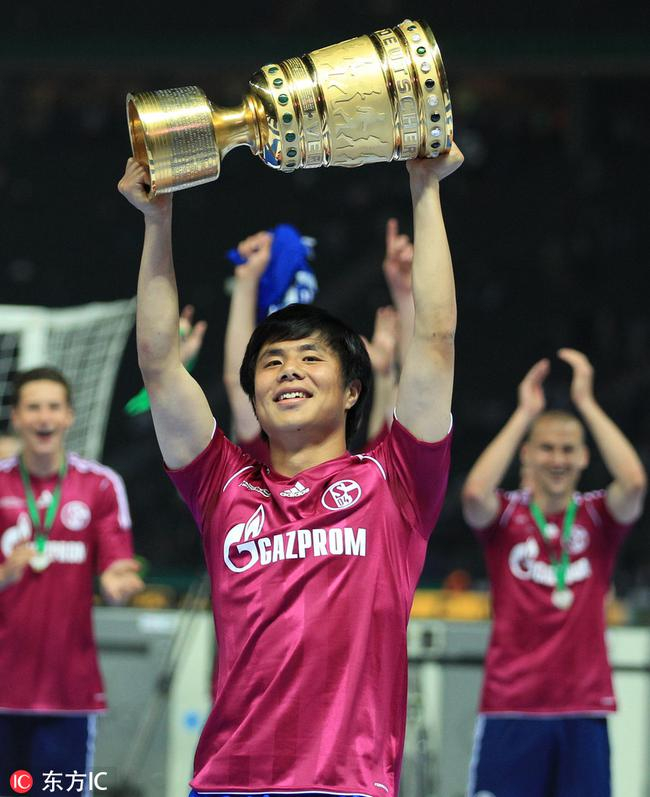 蒿俊闵德国杯捧杯