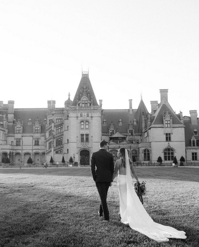 佩古拉在比尔特摩尔庄园完成盛大婚礼