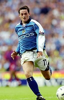 曾效力当时第三级别联赛的曼城