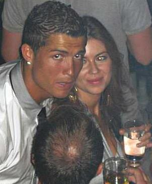 夜总会贵宾区，他和她