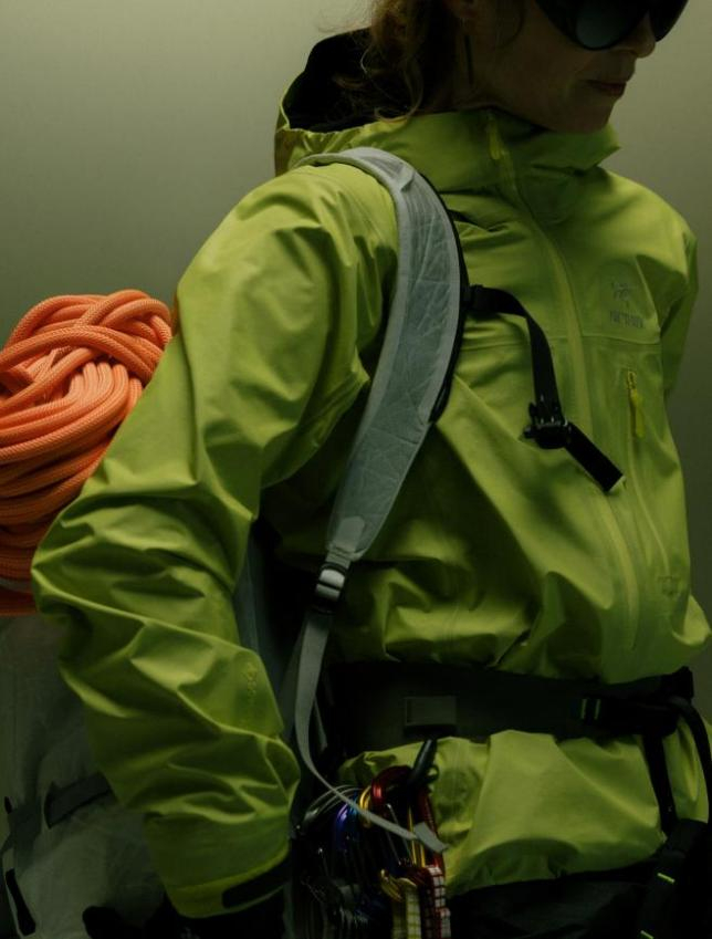 始祖鸟全新Alpha SL硬壳夹克