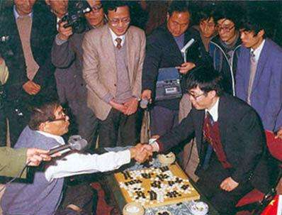 第一届中日围棋擂台赛主将战，聂卫平胜藤泽秀行