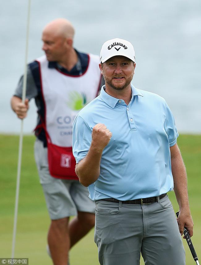 加里特握拳庆祝胜利