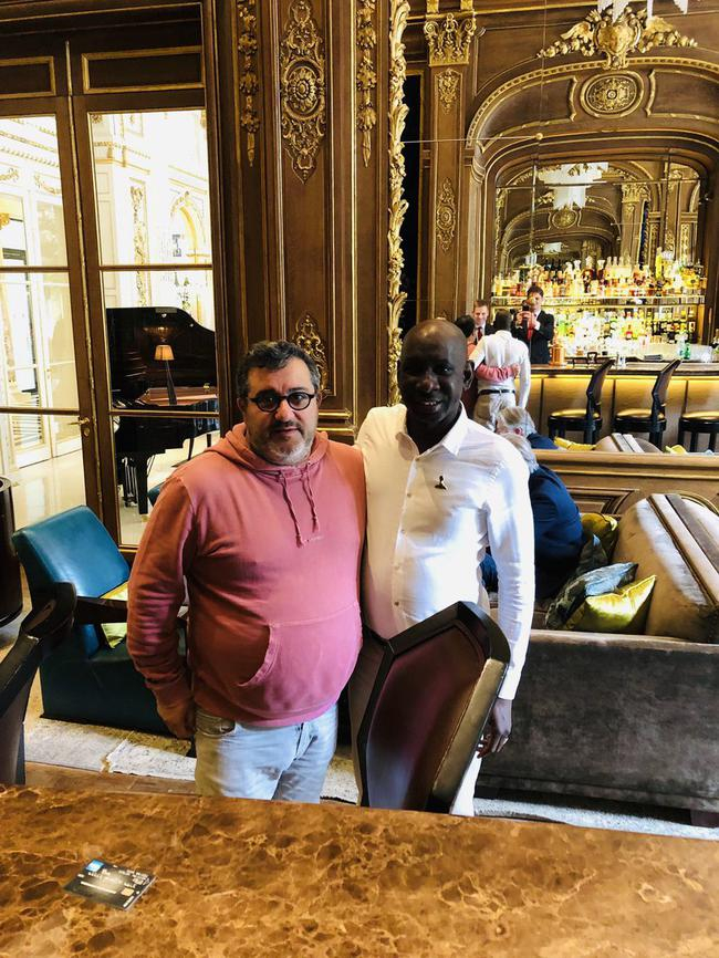 拉伊奥拉现身巴黎