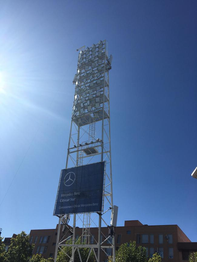 赫塔菲球场的大灯