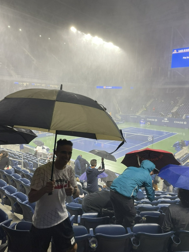 阿姆斯特朗通风设计在遭遇恶劣天气时造就了观赛奇景