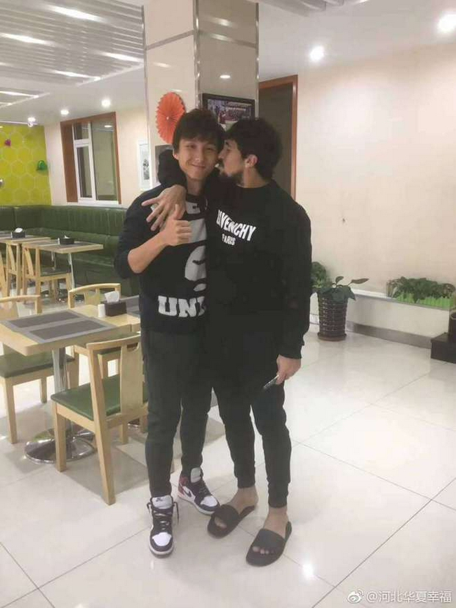 同尹鸿博“关系亲密”