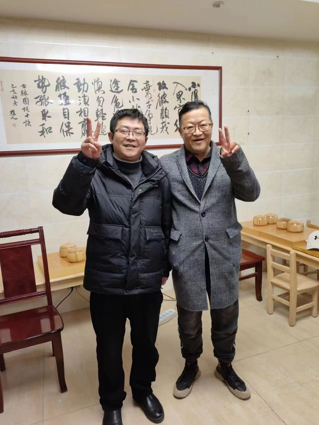图一：同学失联37年，棋盘上“试应手”