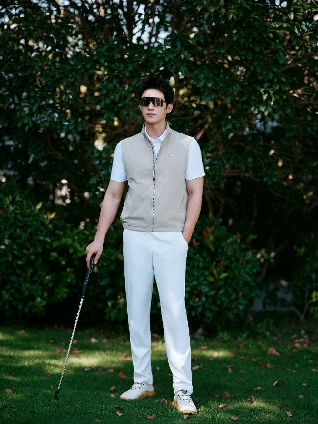 ECCO品牌代言人黄景瑜活动现场图