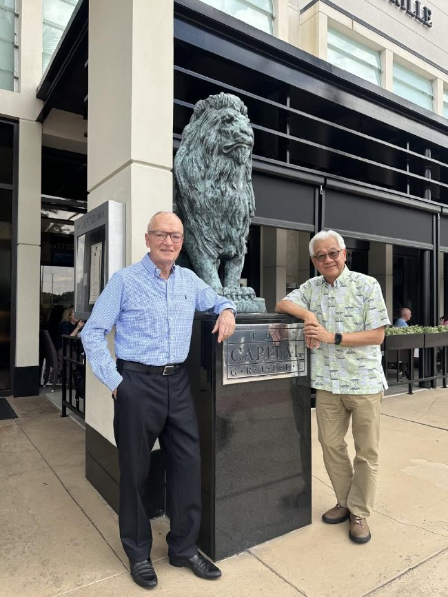 梅尔-派亚特和戴耀宗在奥兰多的The Capital Grill餐厅