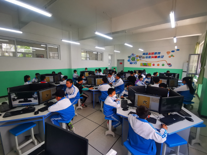东华里小学赛场