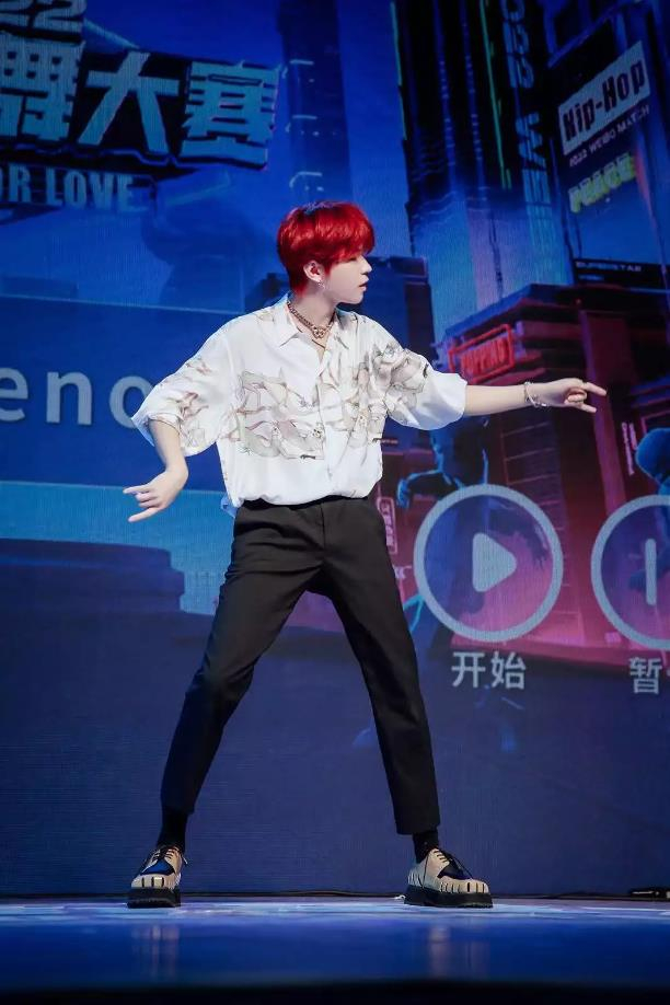 &nbsp;@李希侃 《爱你》《Pink Venom》