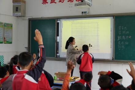 于靖莹职业初段特别受孩子们的欢迎