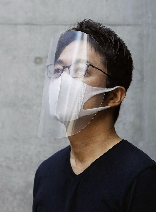 吉冈德仁展示自制护罩