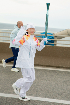 中国田径运动员陈妤颉参与火炬传递