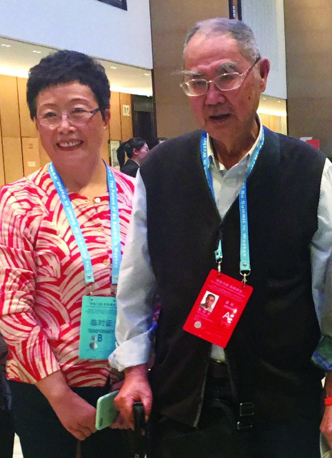 上海市应昌期围棋教育基金会秘书长吕文珍与倪耀良