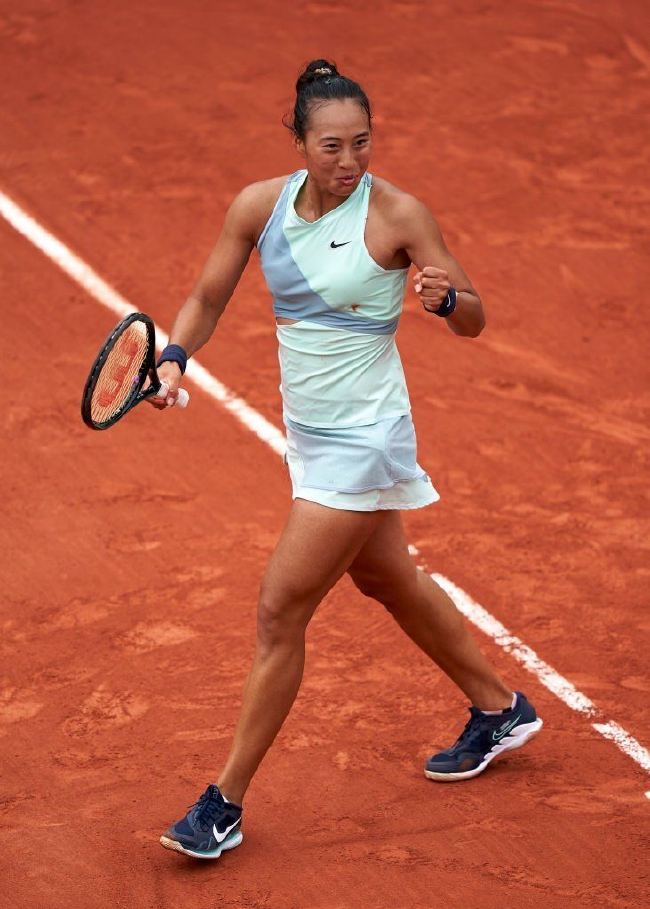 郑钦文周六晚亮相菲利普·夏蒂埃球场冲击女单16强