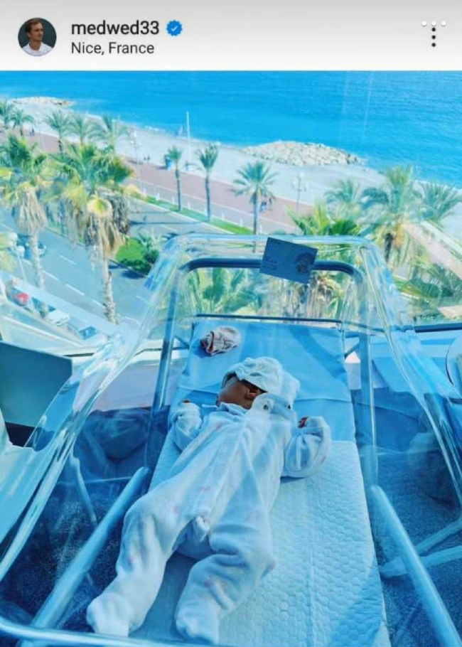 梅德韦杰夫报喜讯，喜迎爱女出生