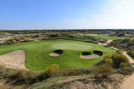 大漠高尔夫球场，沙漠里的绿洲