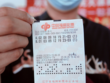 男子中双色球908万携好友领奖:每次保持10元投入_彩票_新浪竞技风暴