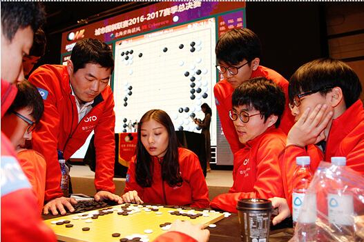 此刻，大家成为一体