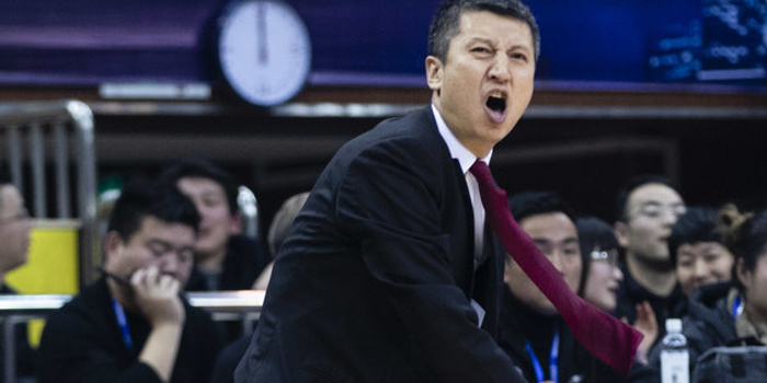 分析主教练战术布局 如何平衡主力与替补出场时间以维持竞争力