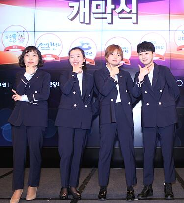 ▲浦项 POSCO队李英信、 赵惠连， 姜智洙、金杰娜