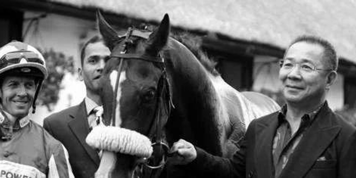 英超冠军足球俱乐部老板意外坠机身亡,在赛马