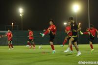 中叙之战结束后第二天 国足乘包机回国上海入境