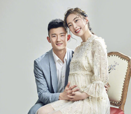 谌龙即将升级当爸