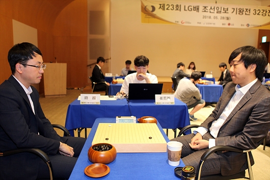 时越击败崔哲瀚