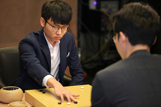 申真谞九段成绩好，赛程当然也很紧。29日，他将出战中国围棋甲级联赛第3轮比赛。