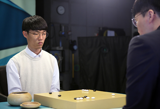 白贤宇对阵金炯佑