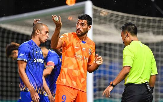 限制住佩莱，鲁能的进攻就要打折扣了