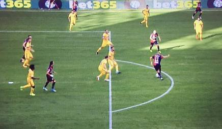 犯规前先越位了